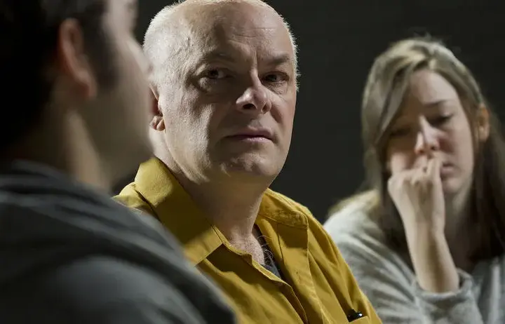 Czy alkoholik jest chory psychicznie? Zrozumienie powiązań i terapii