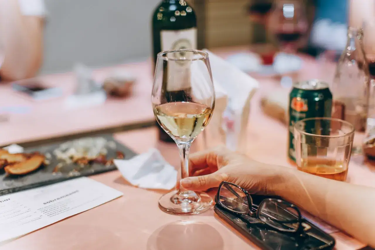Zdjęcie Czy przy nerwicy lękowej można pić alkohol? Oto szkodliwe skutki